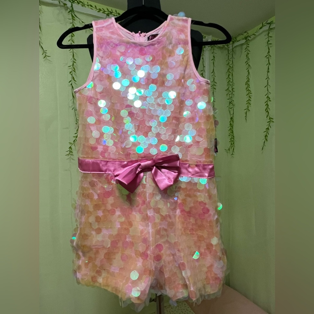 Jojo’s Closet Pink, Shimmery Girls sequin romper with bow. Excellent pre-loved.